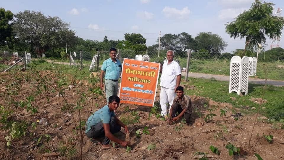नसीराबाद में अपना सघन वन योजना के अंतर्गत पौधारोपण