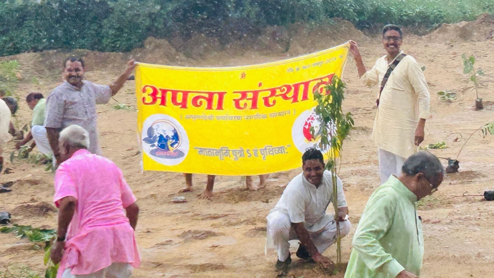 जयपुर के जगतपुरा में अमृता देवी की स्मृति में पौधारोपण