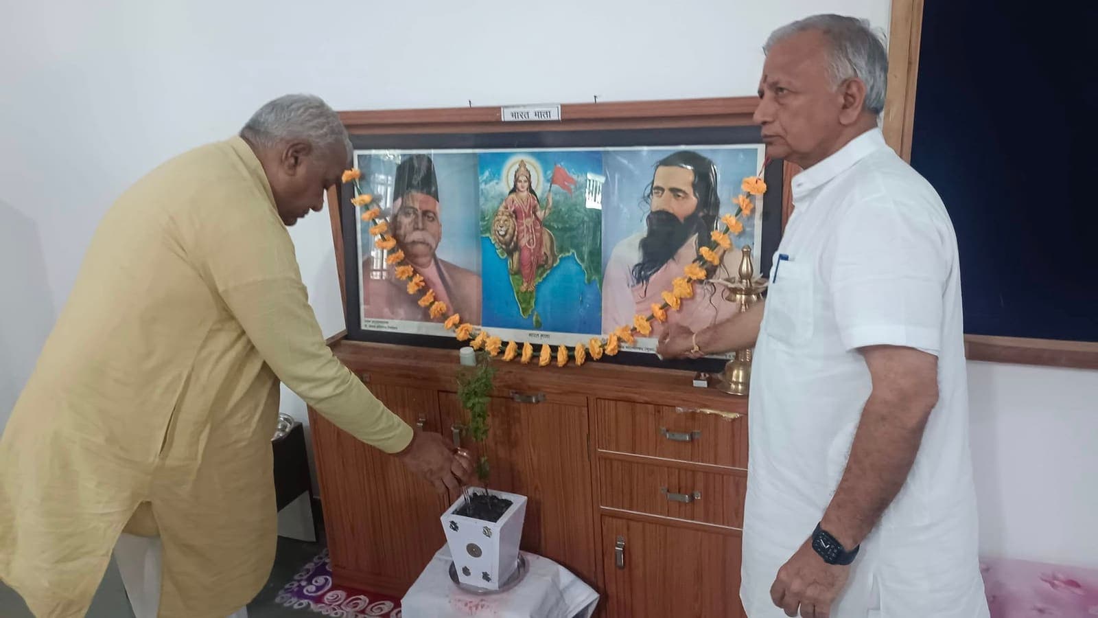 समाज सेवा न्यास भोपाल में केंद्रीय टोली बैठक