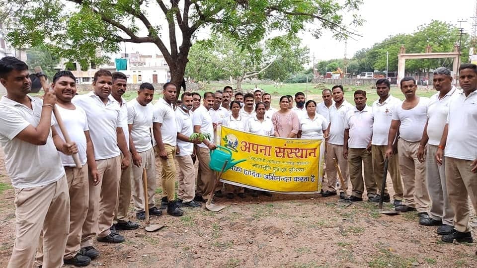 होमगार्ड ऑफिस पुलिस लाइन भीलवाड़ा में पौधारोपण