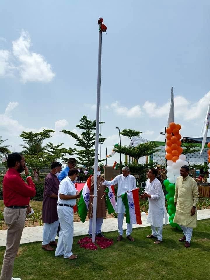 जीएस ग्रीन भीलवाड़ा में पौधारोपण व झंडारोहण
