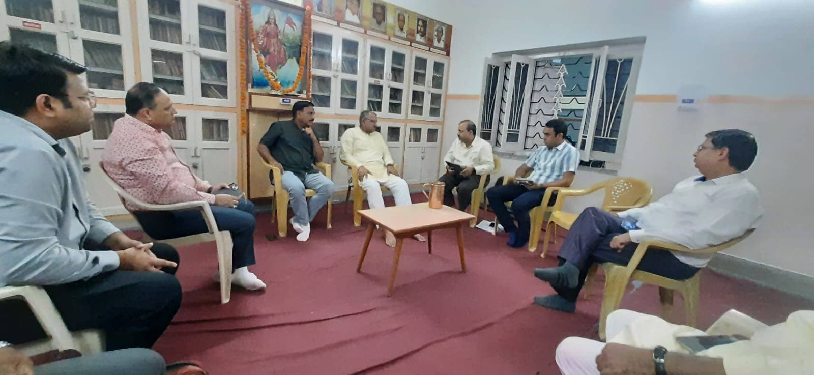 अपना संस्थान एप निर्माण बैठक एवं गाजर घास उन्मूलन पत्रक विमोचन
