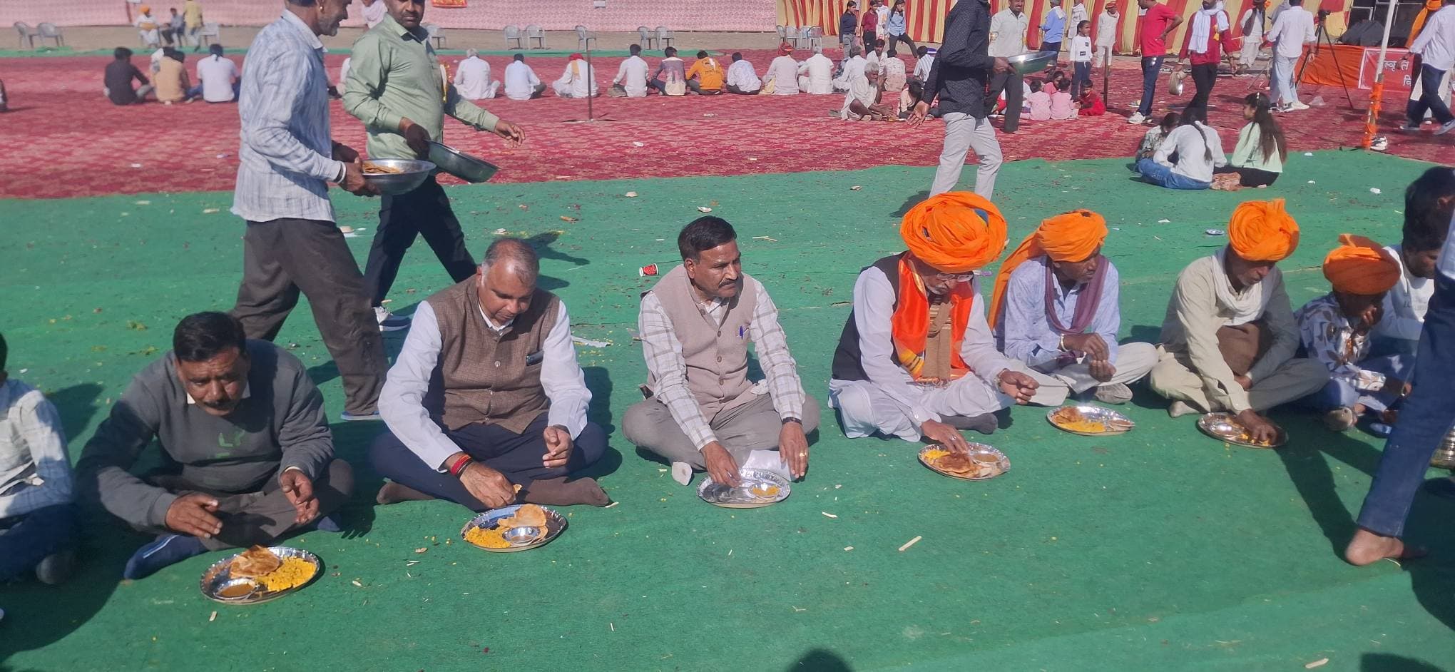 हिंदू सम्मेलन उपरेडा में चिकित्सालय परिसर में पौधारोपण