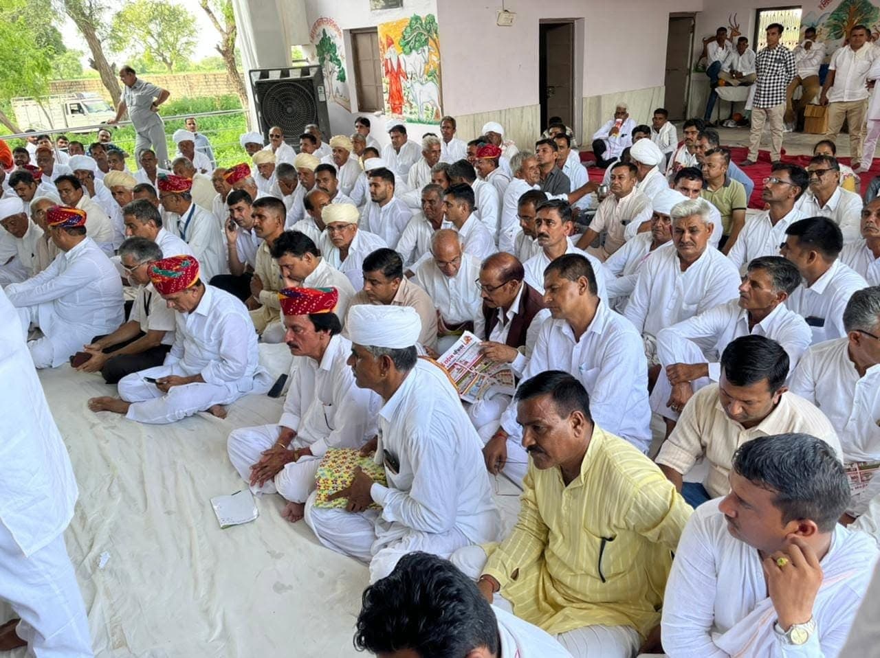 बिलाड़ा के पालासनी गांव में पंचवटी रोपण व सम्मान